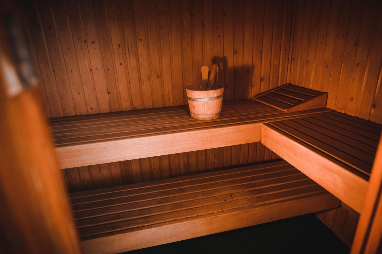 Luxe Vakantiehuis In Het Bos Met Jacuzzi En Sauna 룬터렌 외부 사진