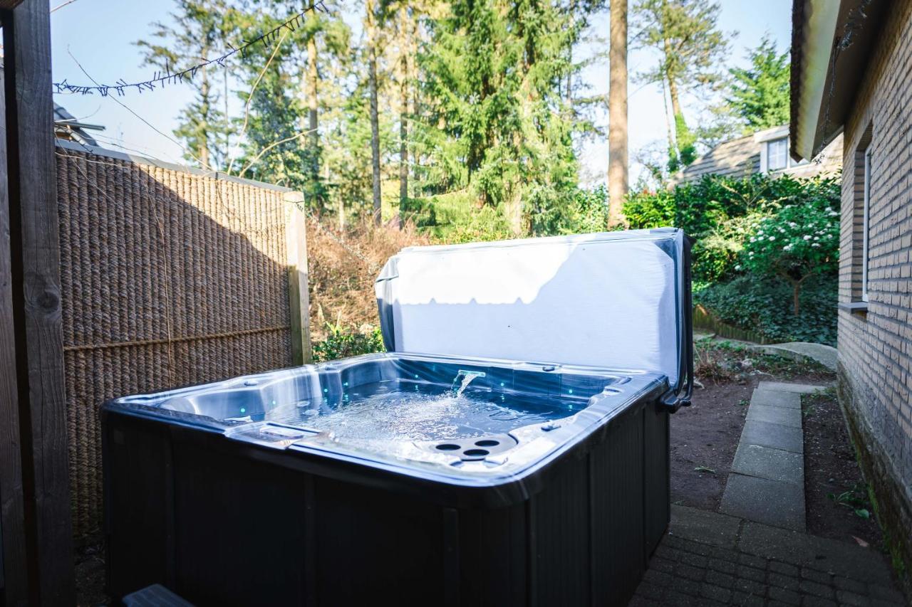 Luxe Vakantiehuis In Het Bos Met Jacuzzi En Sauna 룬터렌 외부 사진