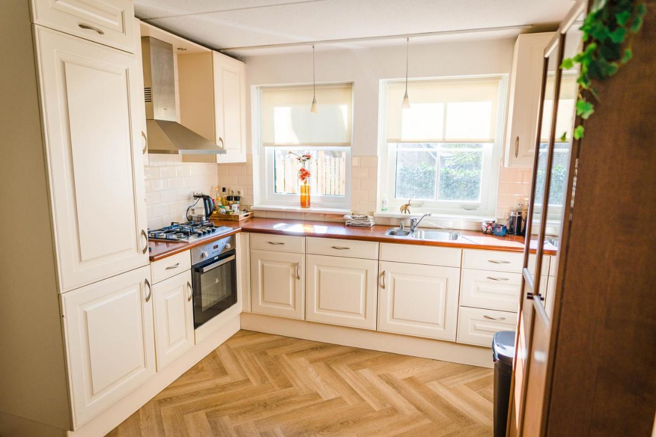 Luxe Vakantiehuis In Het Bos Met Jacuzzi En Sauna 룬터렌 외부 사진